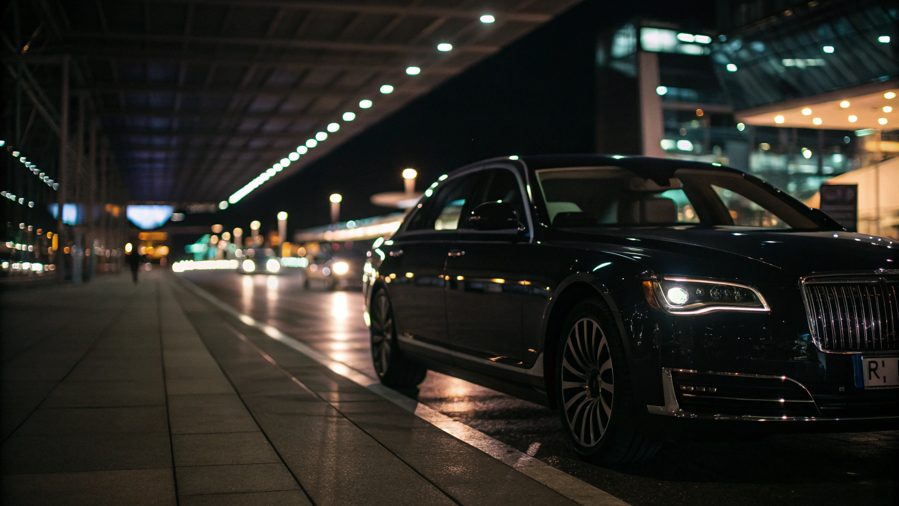 Luxury executive SUV fleet specifications - Executive SUV side profile on tarmac